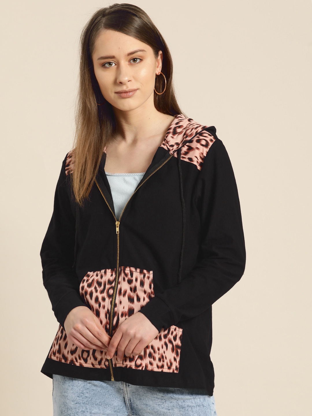 

Qurvii Plus Size Women Black Solid Hooded Top with Animal Print Detail