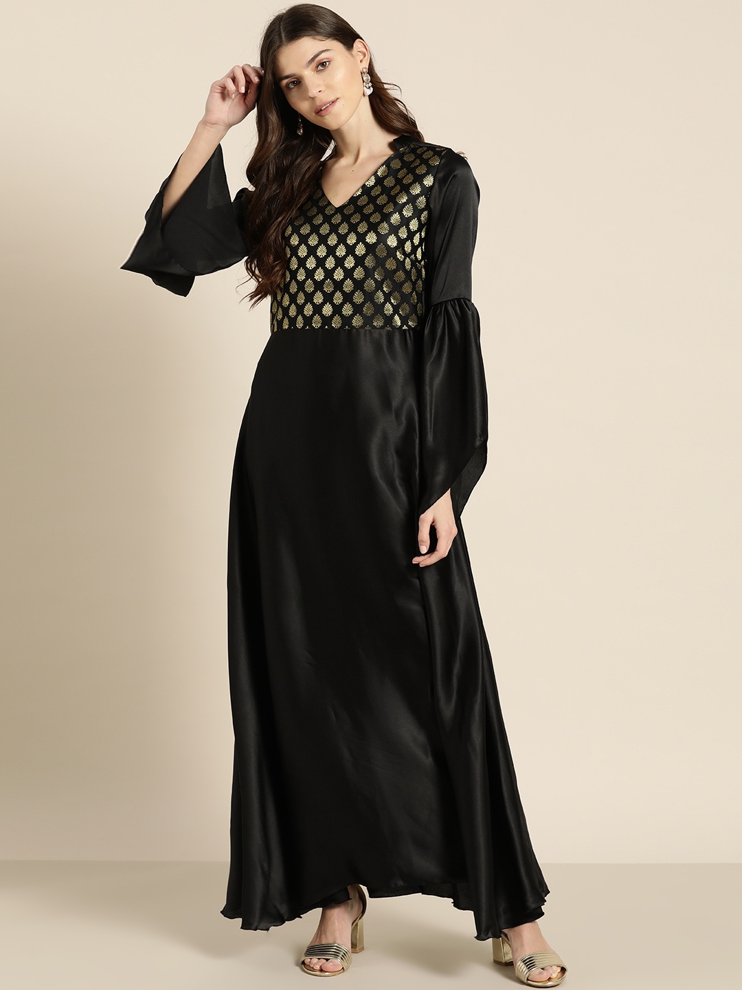 

Qurvii Plus Size Women Black Woven Design Detail Maxi Dress With Satin Finish