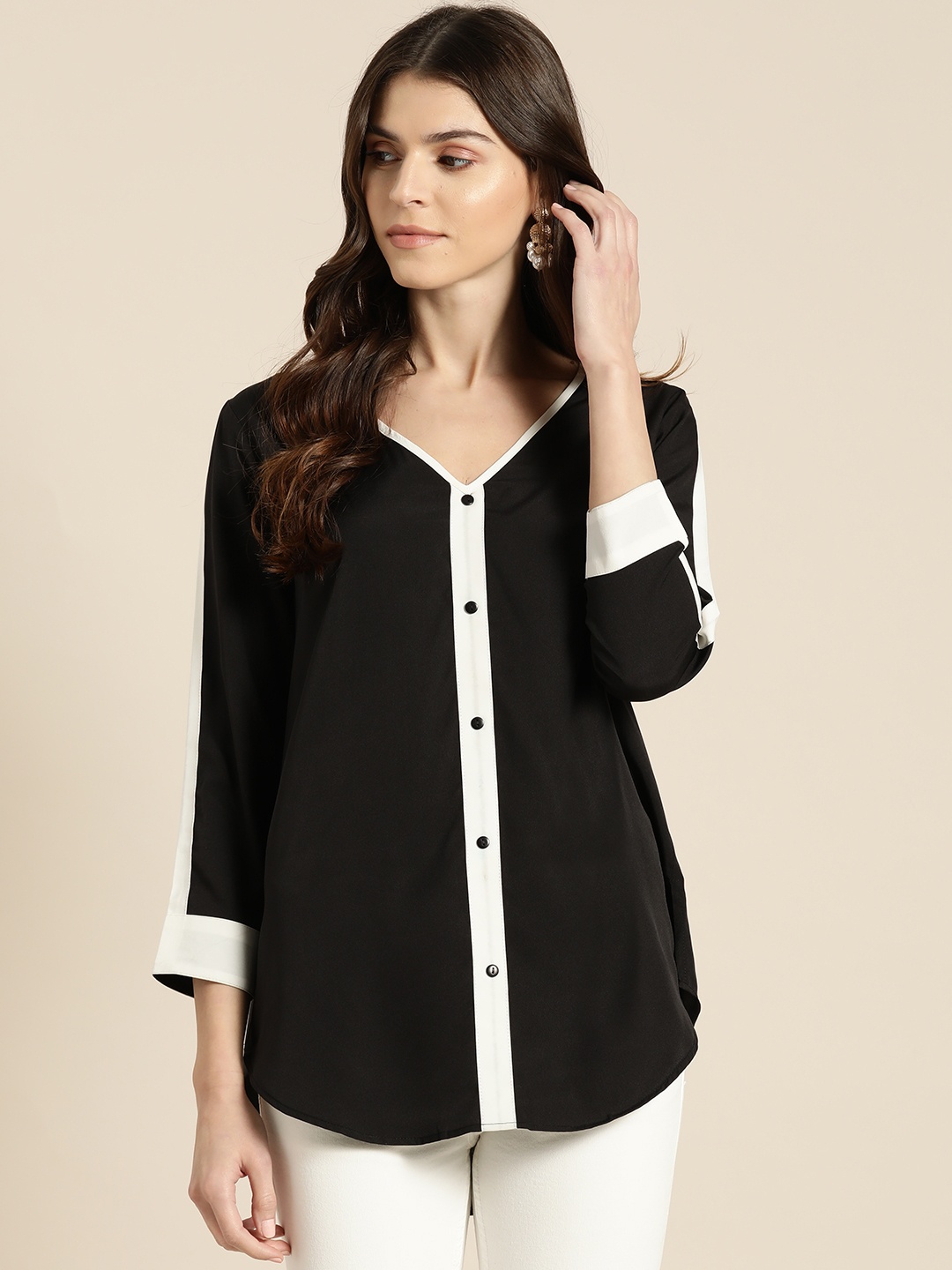 

Qurvii Plus Size Women Black Solid Top