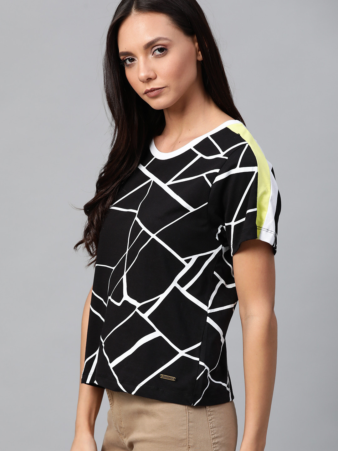 

Roadster Women Black White Printed Round Neck Pure Cotton T-shirt