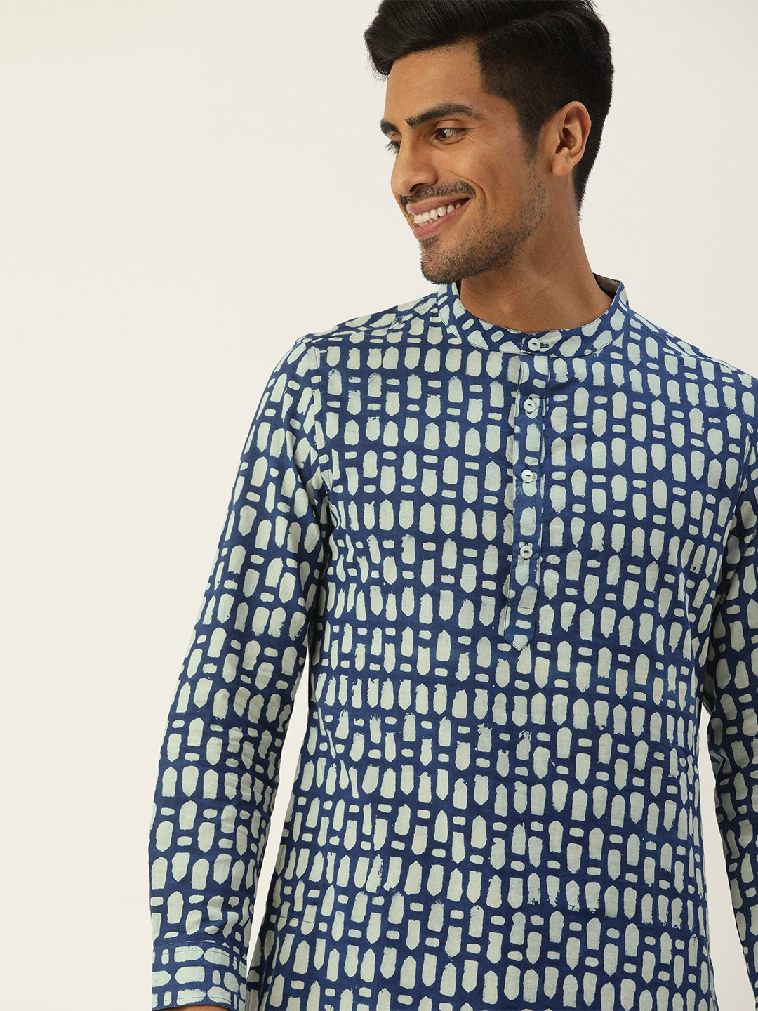 

Taavi Men Blue & Off-White Indigo Hand Block Printed Straight Kurta with Side Pockets