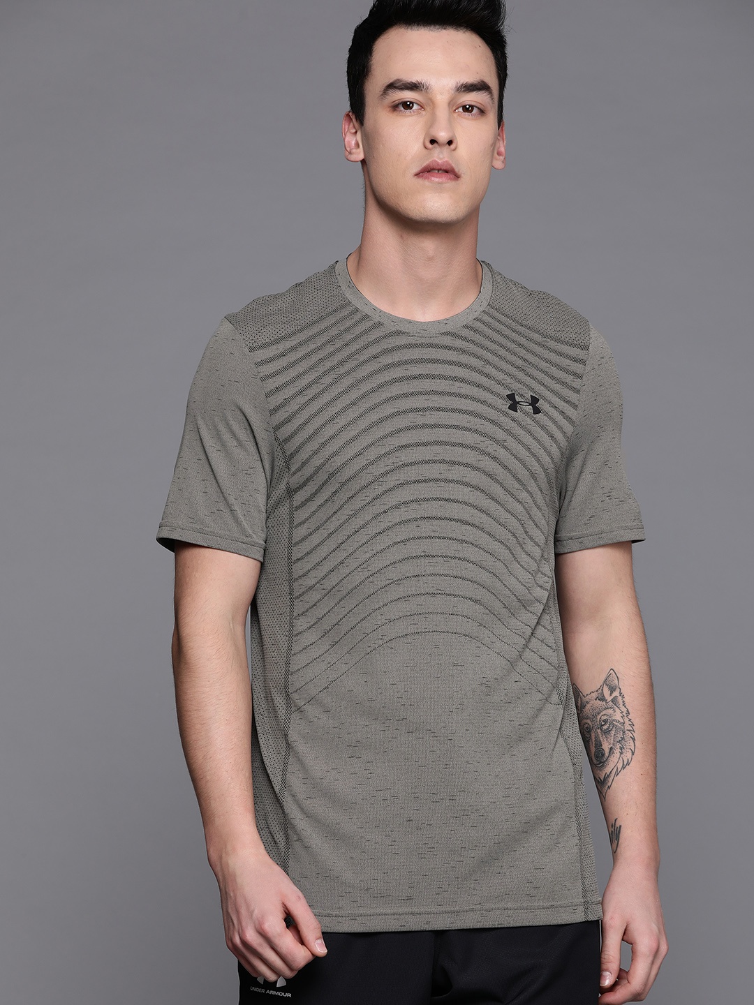 

UNDER ARMOUR Men Charcoal Grey Seamless Wave Self-Striped Sports T-shirt