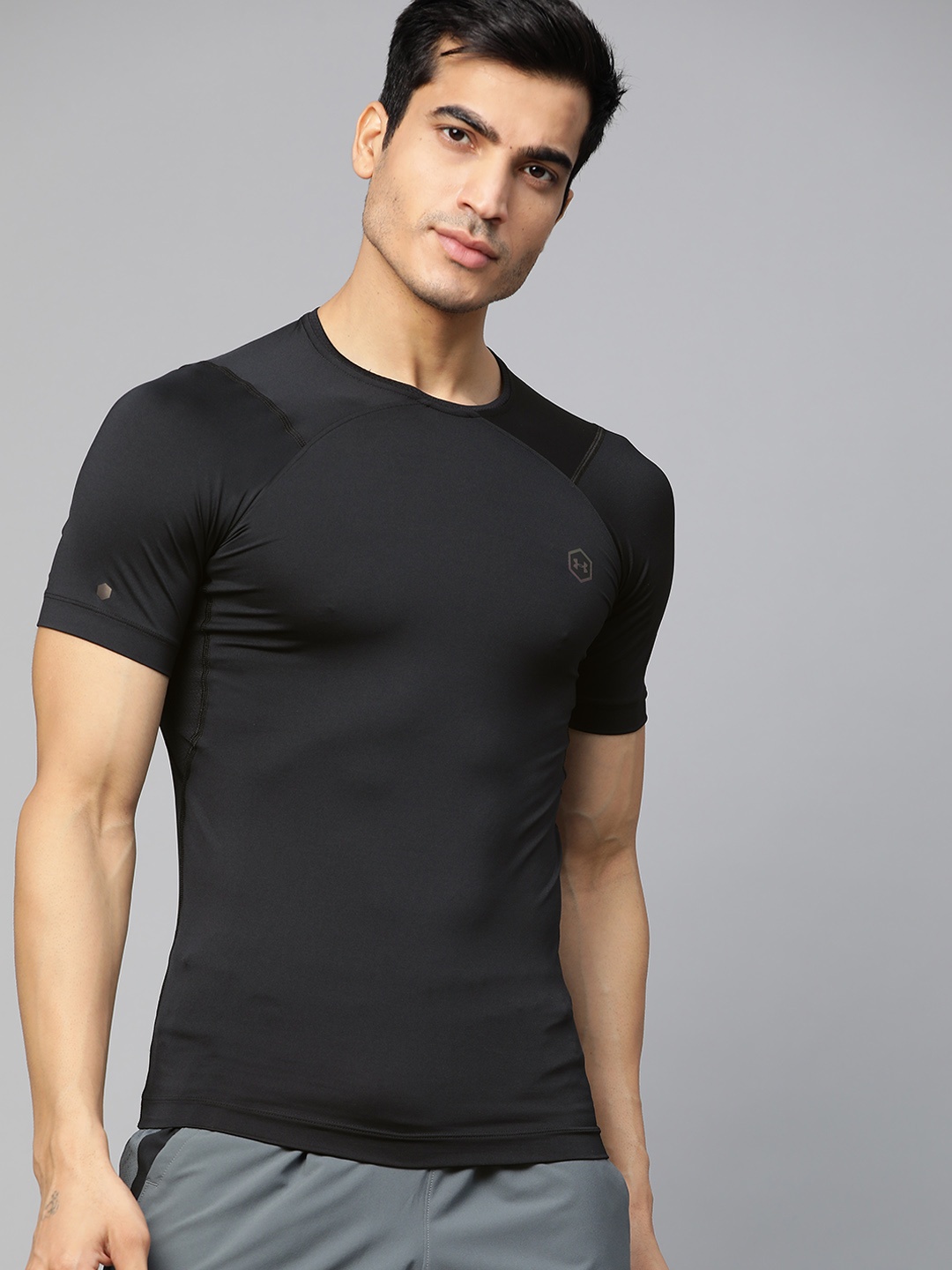 

UNDER ARMOUR Men Black Compression Fit Solid Heat Gear Rush Training T-Shirt