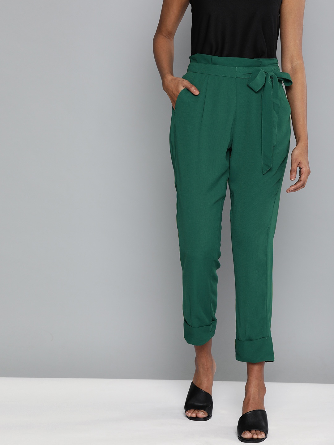 

HERE&NOW Women Green Regular Fit Solid Cropped Peg Trousers With Waist Tie-Ups
