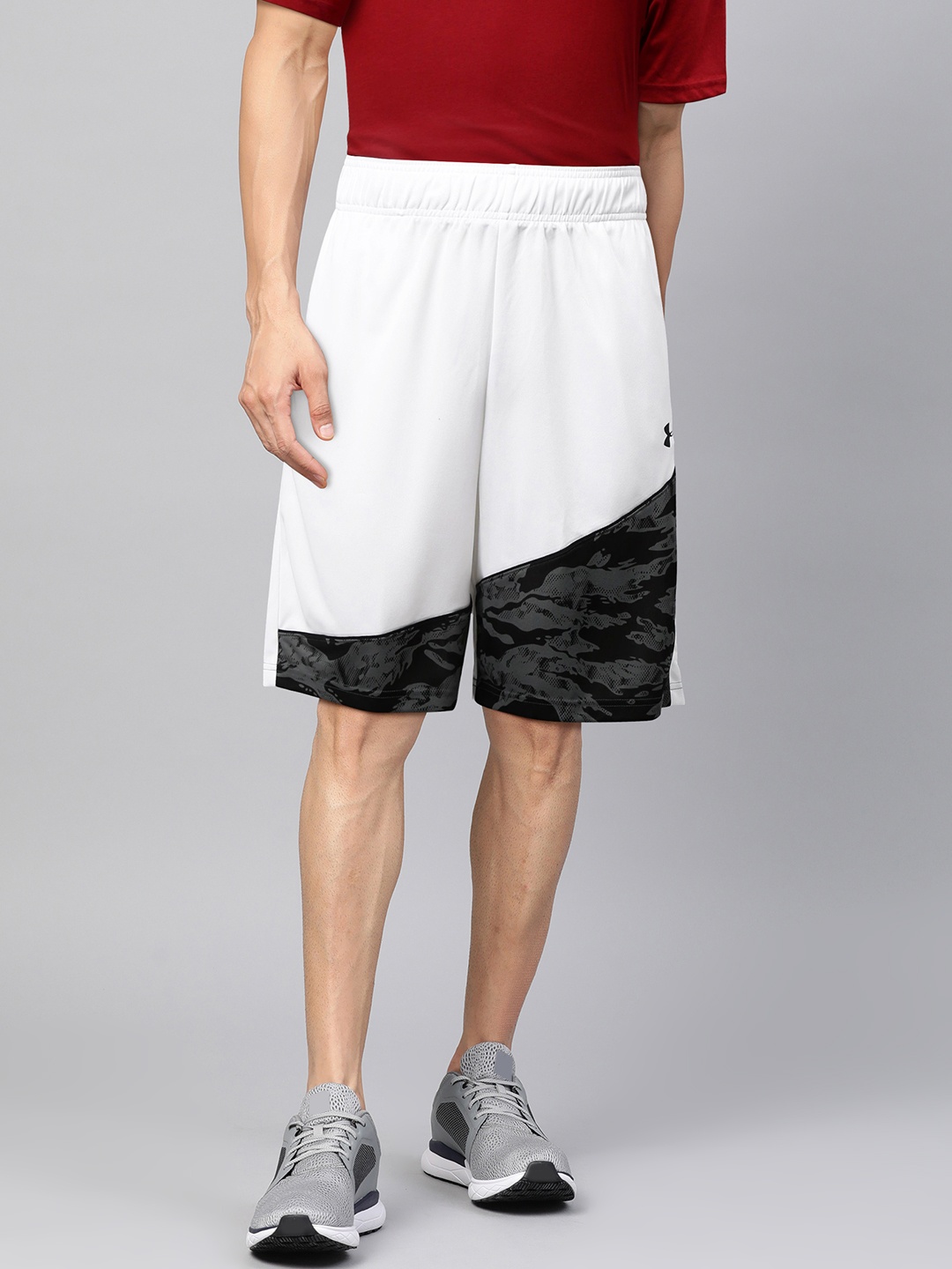 

UNDER ARMOUR Men White Printed Detail Baseline 10IN Shorts