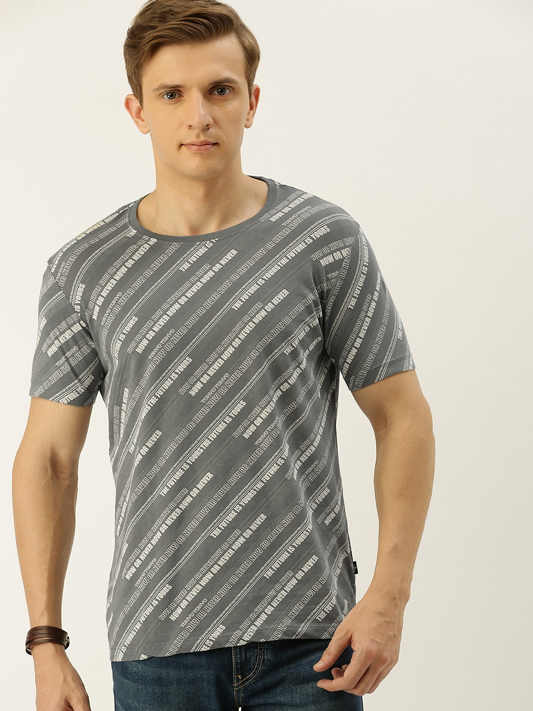 

Flying Machine Men Grey Off-White Printed Slim Fit Round Neck Pure Cotton T-shirt