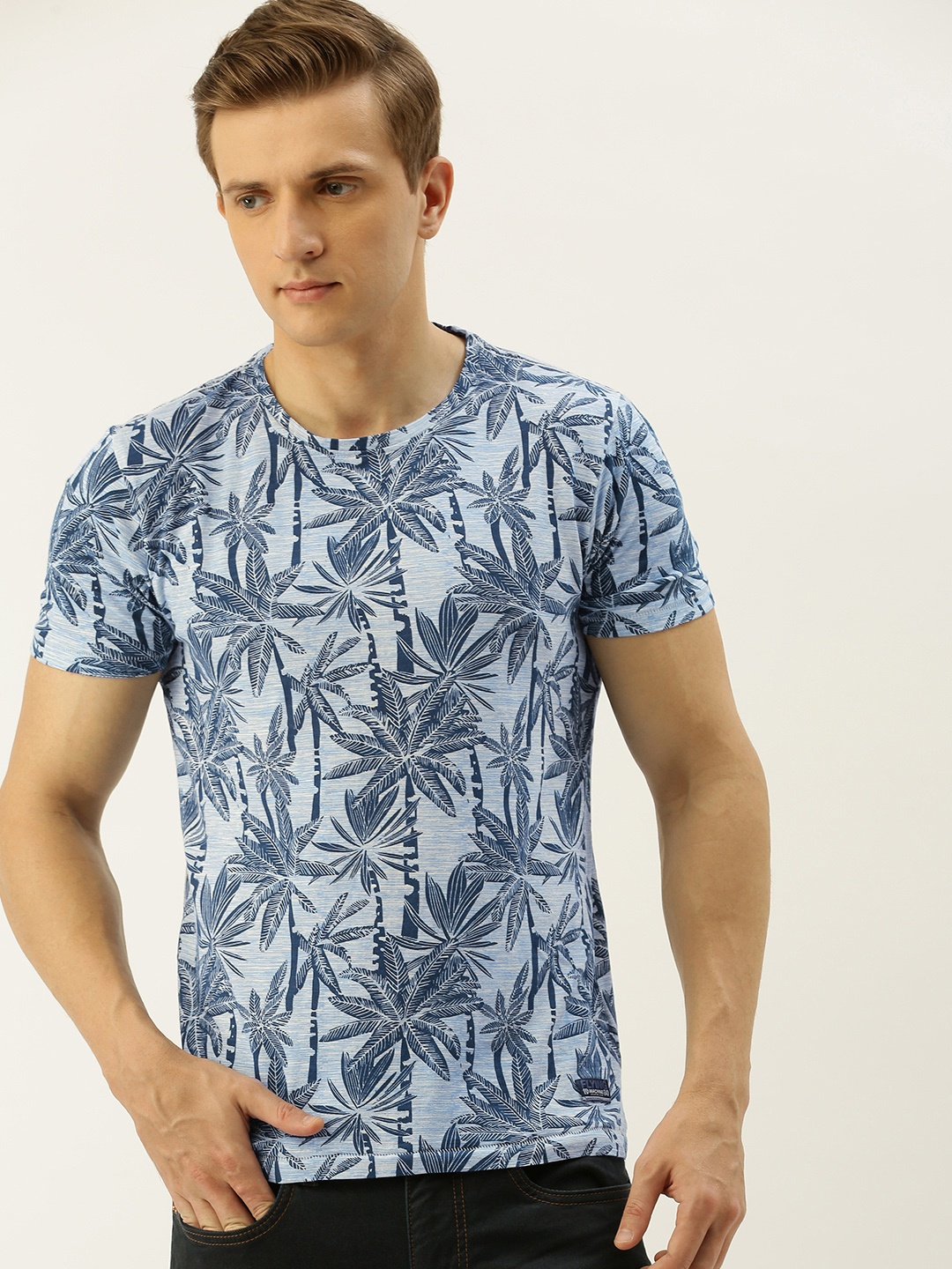 

Flying Machine Men Blue & White Printed Slim Fit Round Neck T-shirt