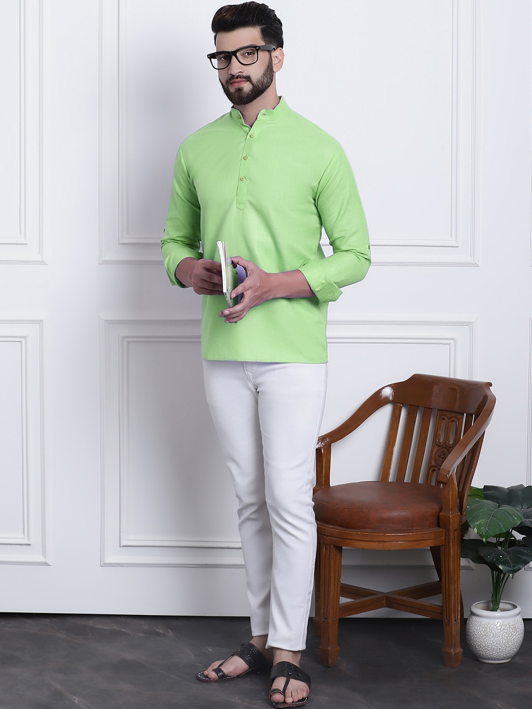 

SOJANYA Men Green Solid Straight Kurta