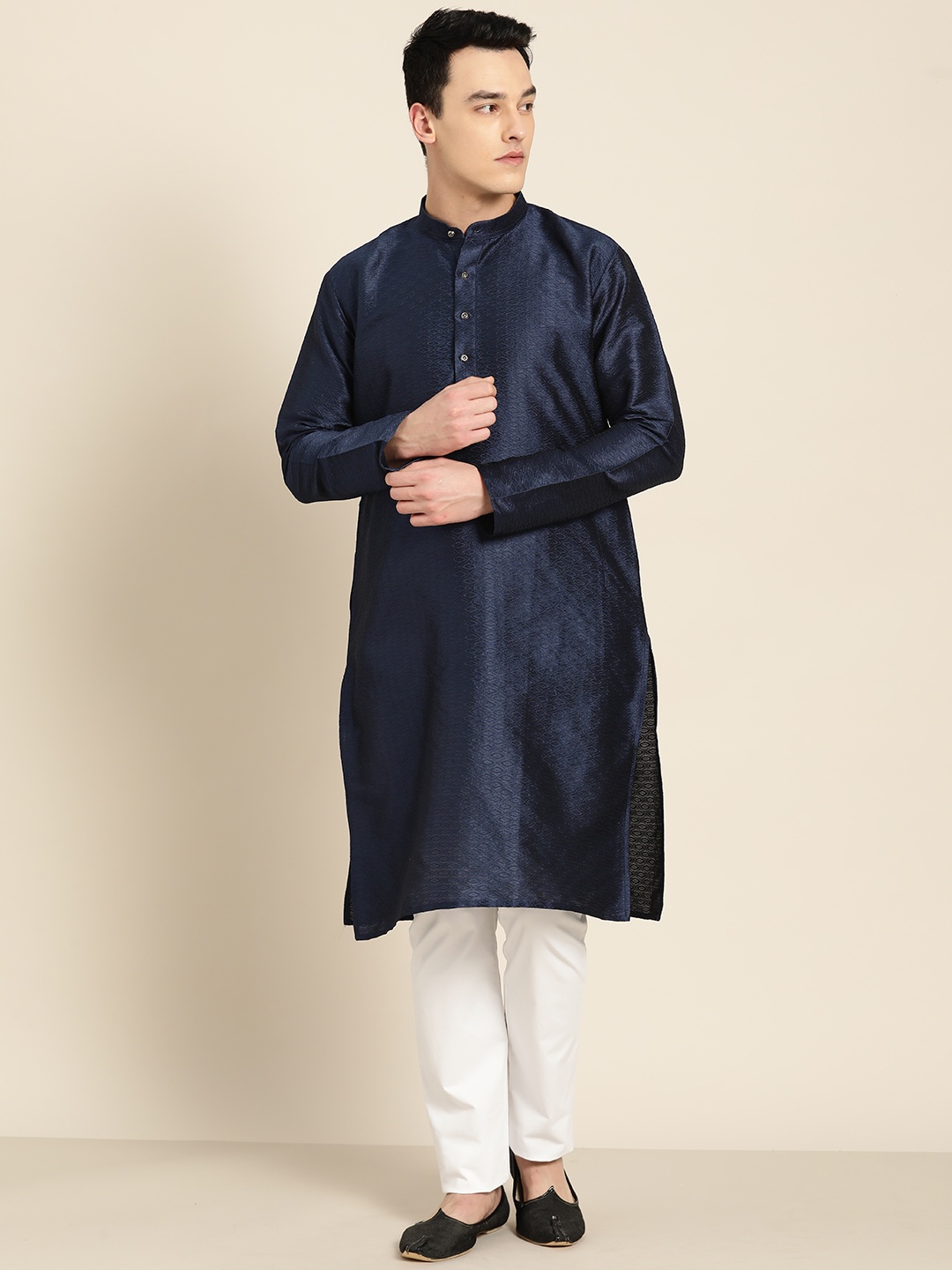 

SOJANYA Men Navy Blue Woven Design Straight Kurta