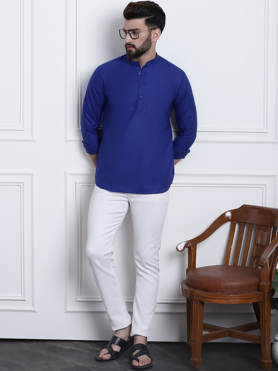 

SOJANYA Men Blue Solid Straight Kurta