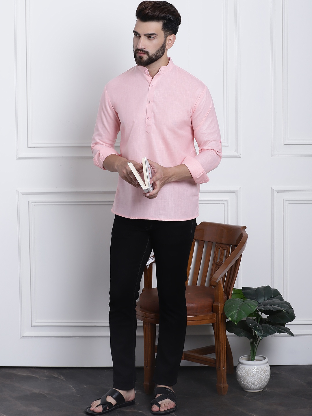 

SOJANYA Men Pink Solid Straight Kurta