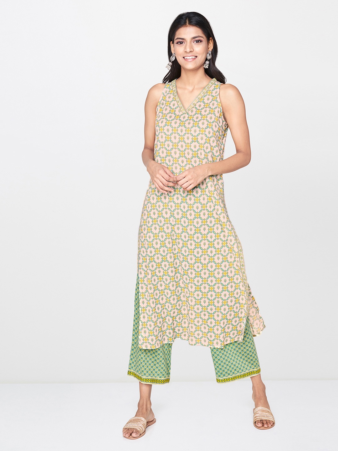 

Global Desi Women Off-White & Green Printed Straight Kurta