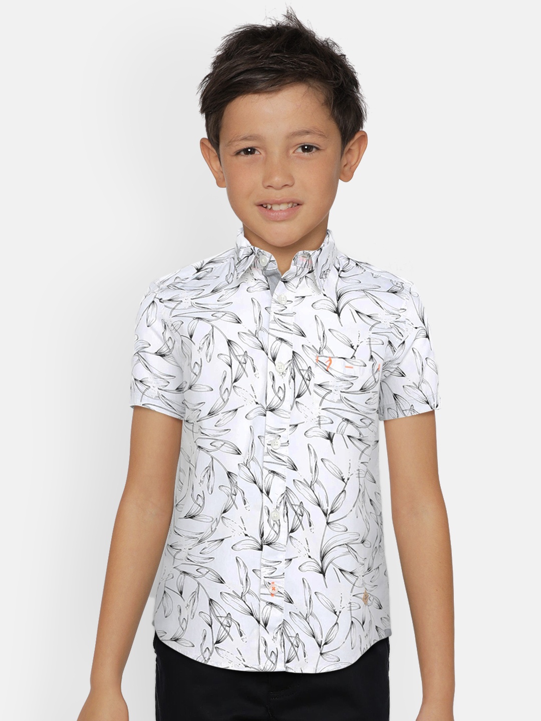 

Indian Terrain Boys White & Black Regular Fit Printed Casual Shirt