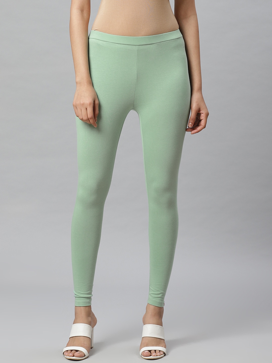 

W Women Green Solid Leggings