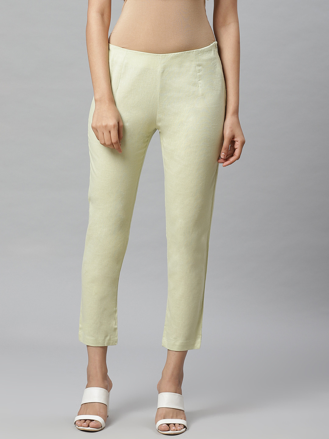 

W Women Green Slim Fit Solid Cropped Regular Trousers