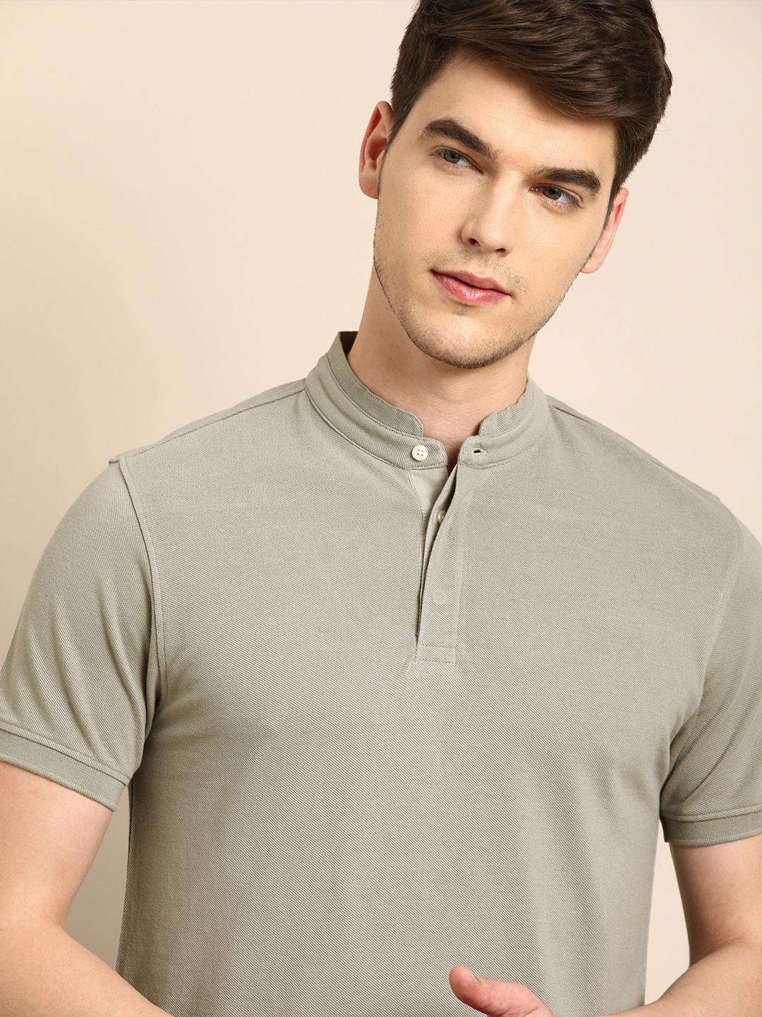 

ether Men Grey Solid Mandarin Collar Pure Cotton T-shirt