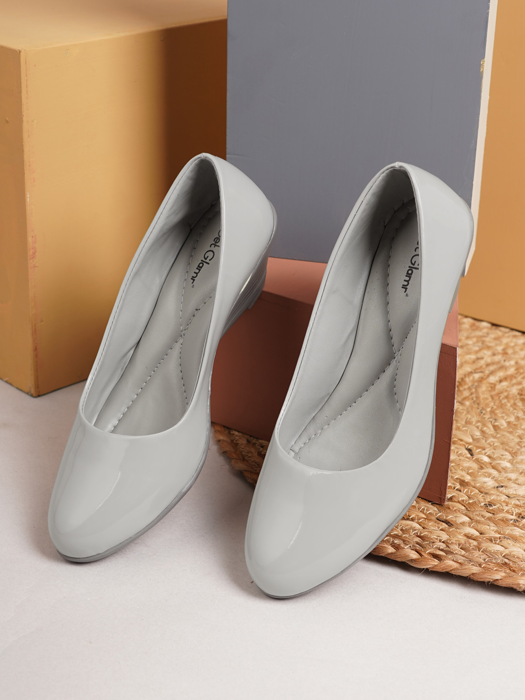 

Get Glamr Women Grey Solid Pumps