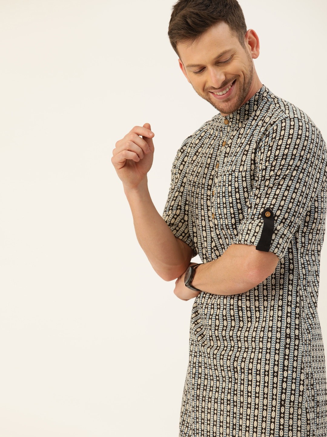 

Taavi Men Beige & Black Bagru Hand Block Printed Straight Sustainable Kurta with Roll-Up Sleeves