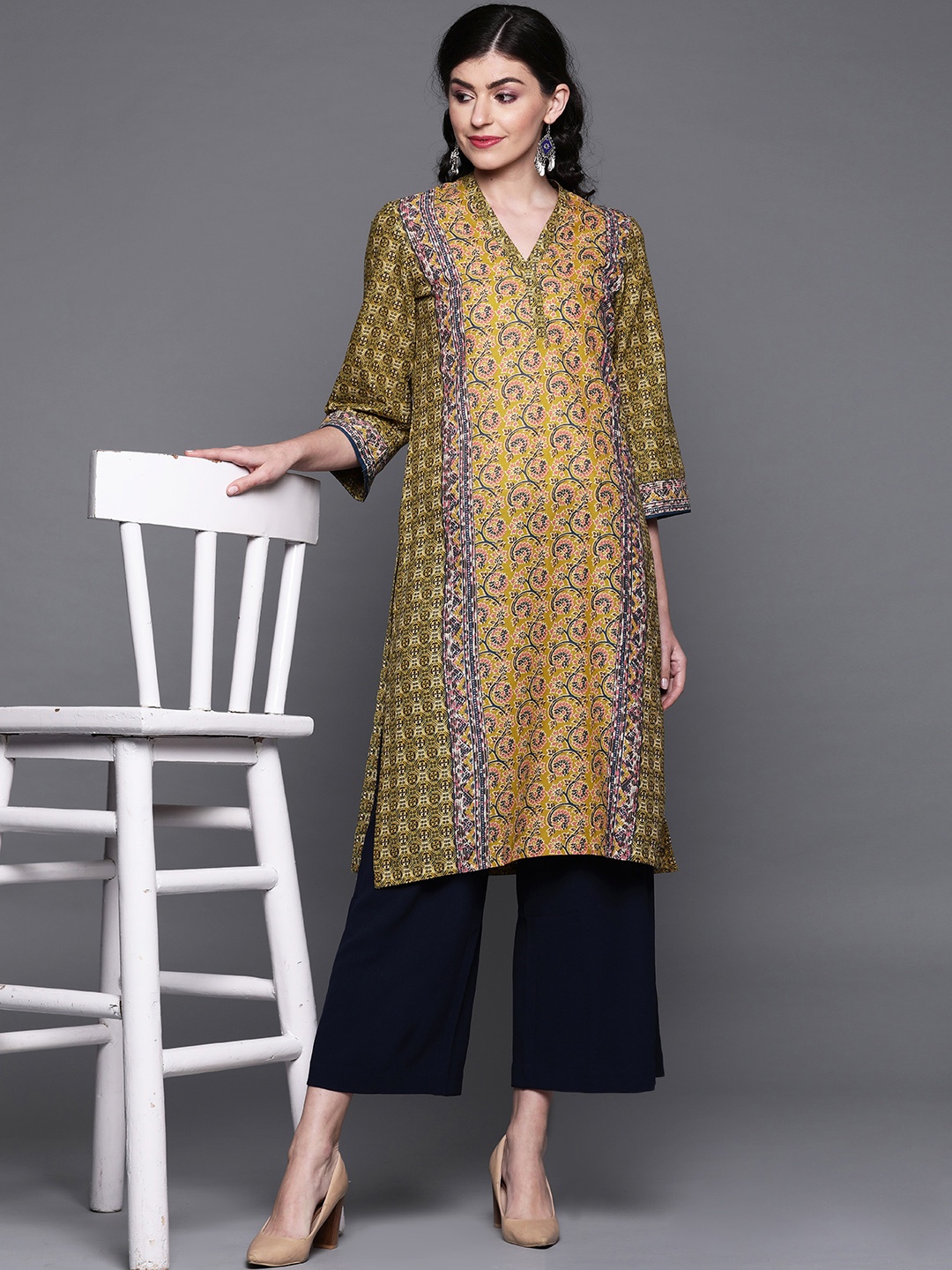 

Biba Women Mustard & Navy Blue Printed Printed Straight Kurta