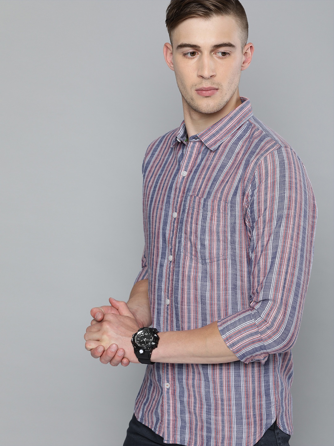 

SINGLE Men Navy Blue & Red Slim Fit Striped Casual Shirt