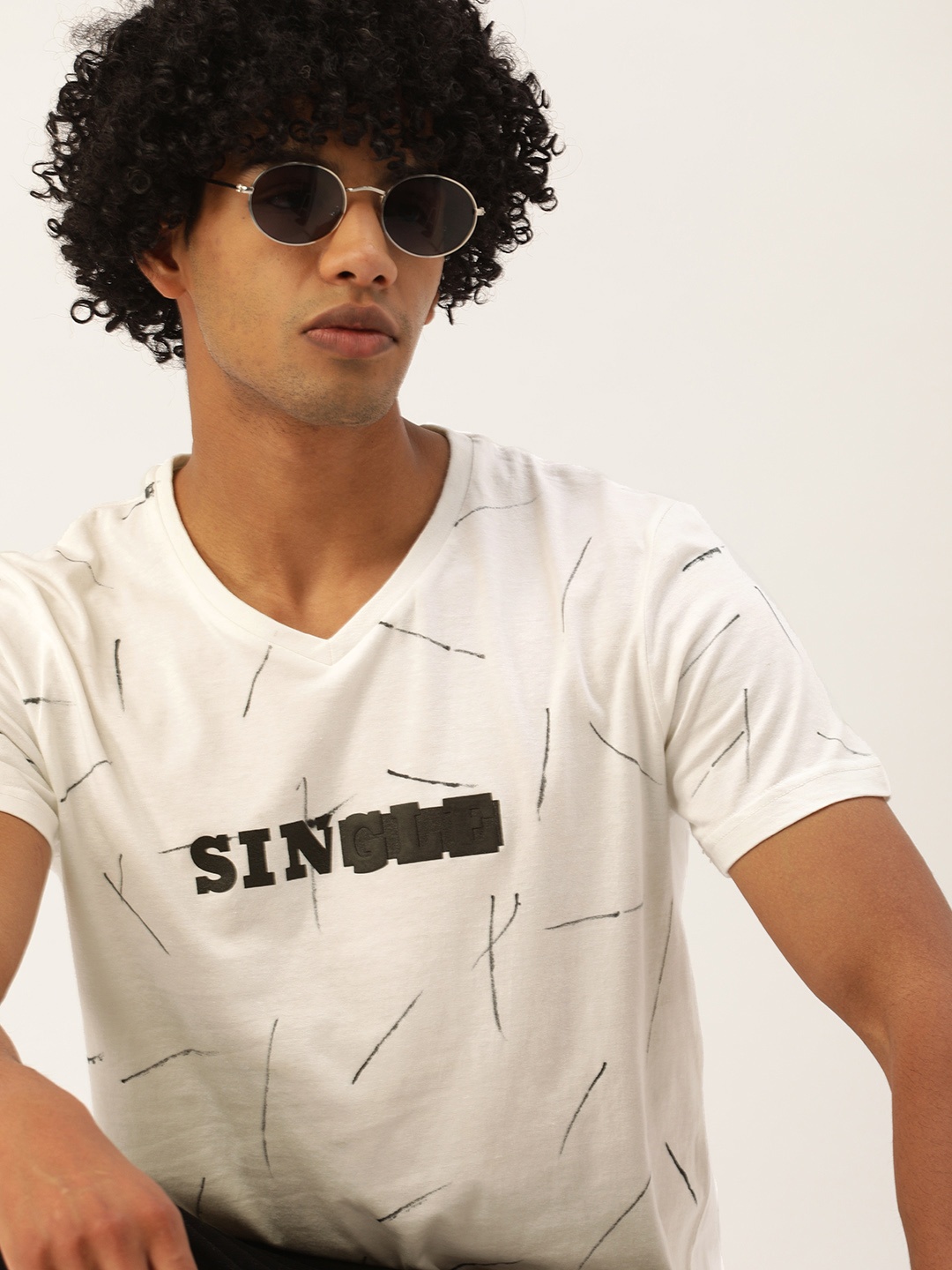 

SINGLE Men Off-White Printed Round Neck Slim Fit Pure Cotton T-shirt