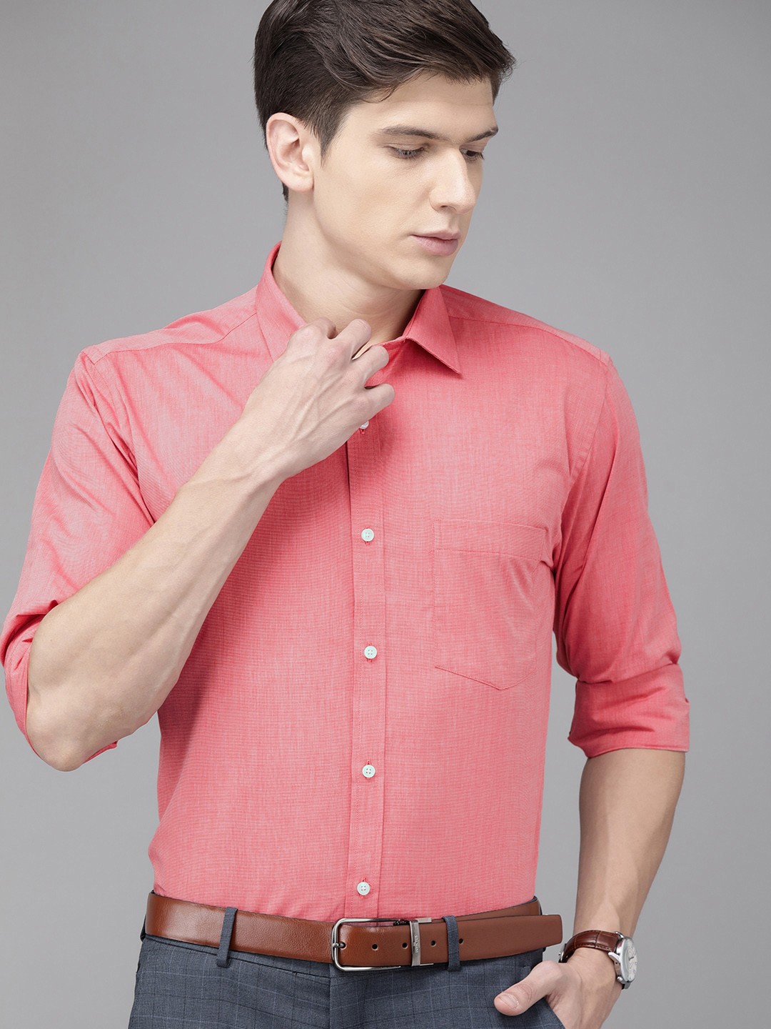 

Park Avenue Men Red Solid Slim Fit Formal Shirt
