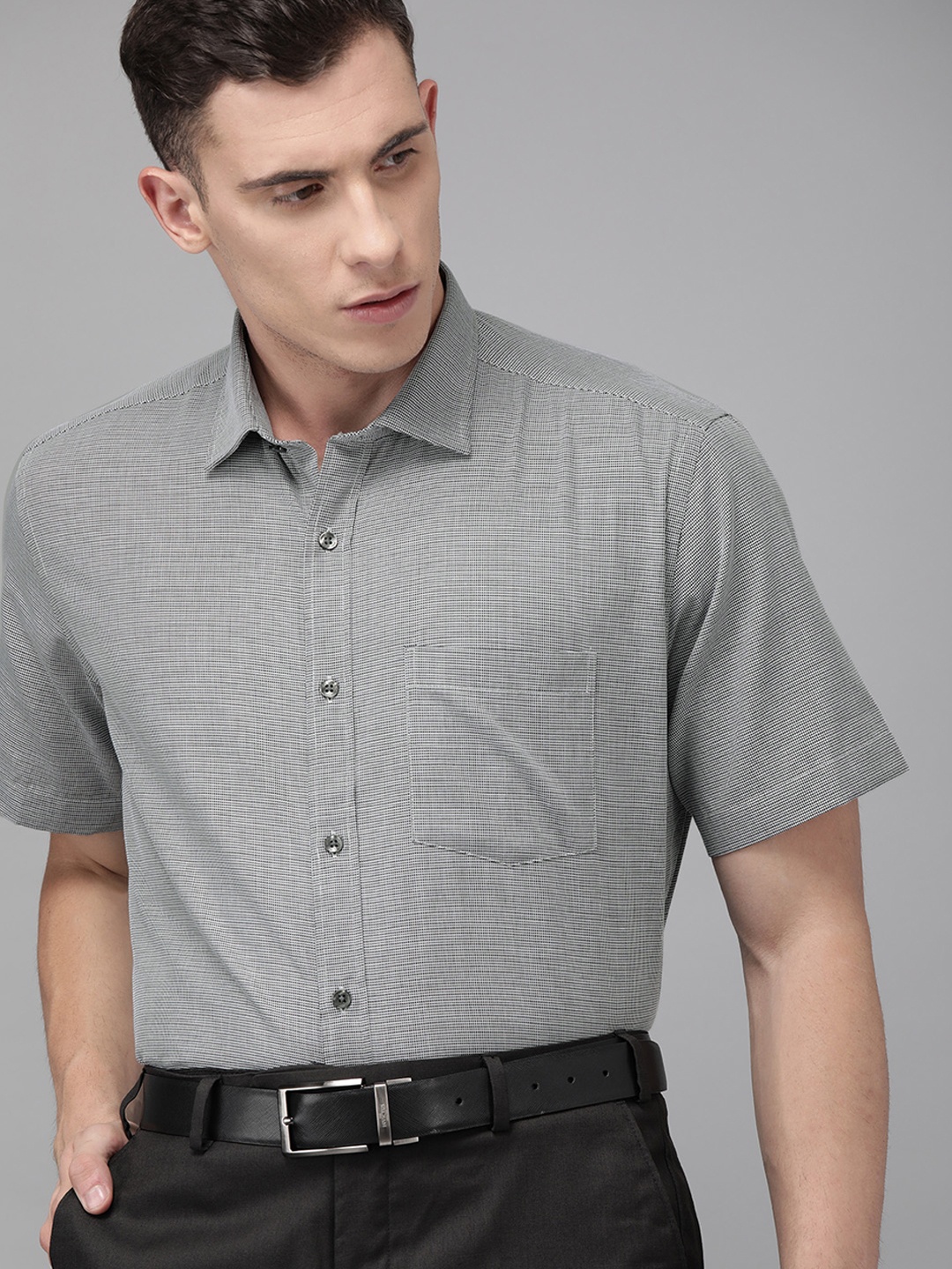 

Park Avenue Men Black & White Regular Fit Checked Formal Shirt