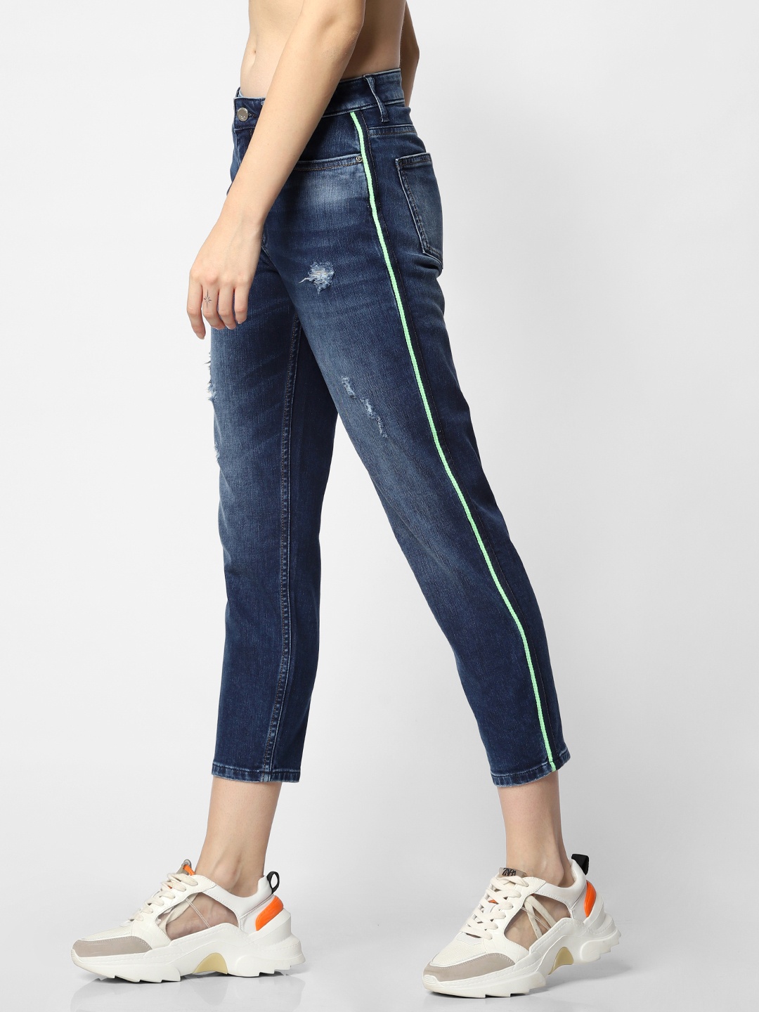 

ONLY Women Blue Emily Straight Fit Low-Rise Low Distress Stretchable Cropped Jeans