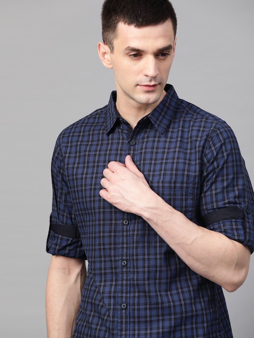 

Roadster Men Navy Blue & Balck Regular Fit Checked Casual Shirt