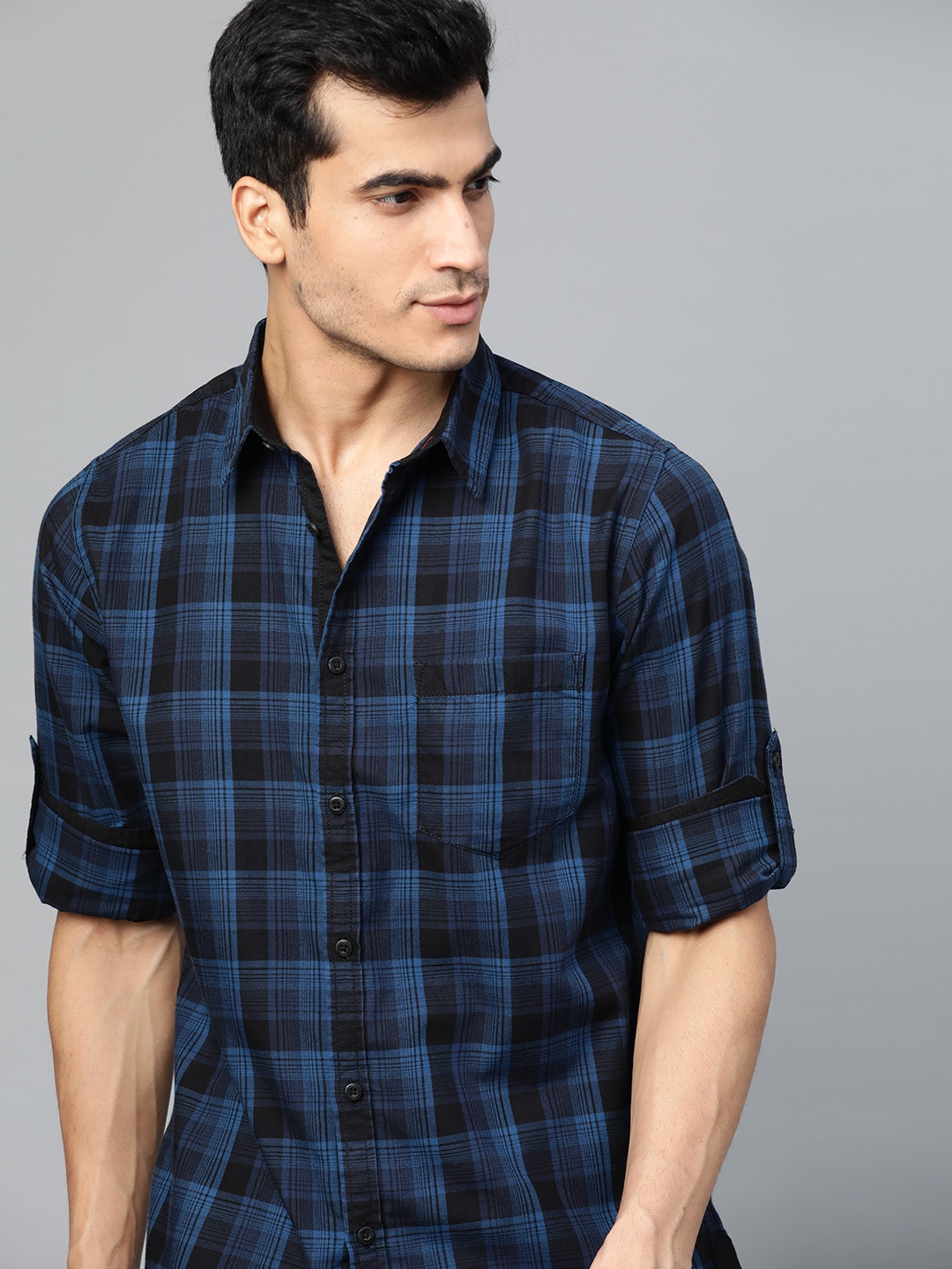 

Roadster Men Blue & Black Regular Fit Checked Casual Shirt