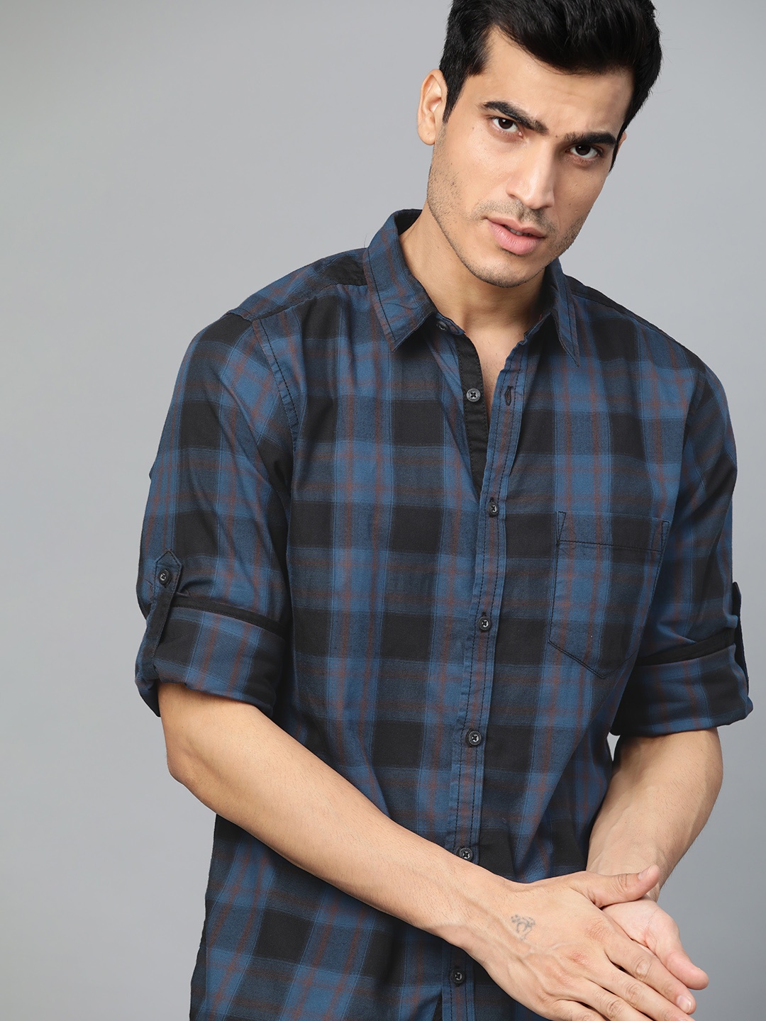 

Roadster Men Black & Teal Blue Regular Fit Checked Casual Shirt