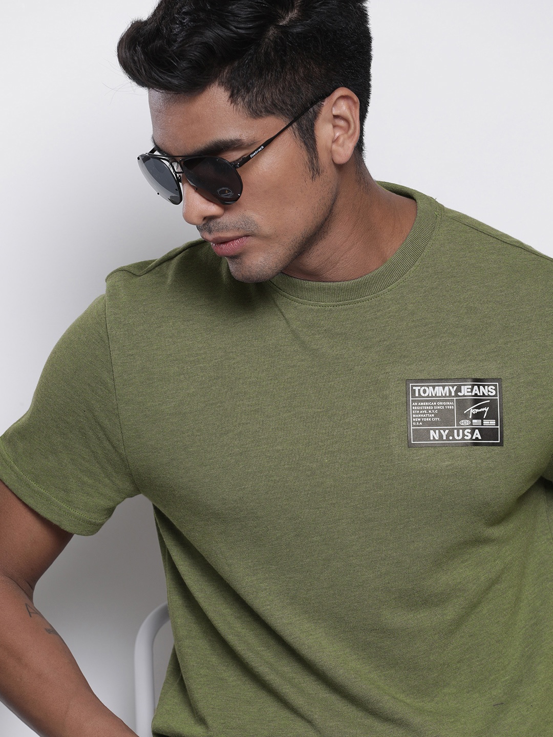 

Tommy Hilfiger Men Olive Green Solid Round Neck T-shirt with Printed Detailing