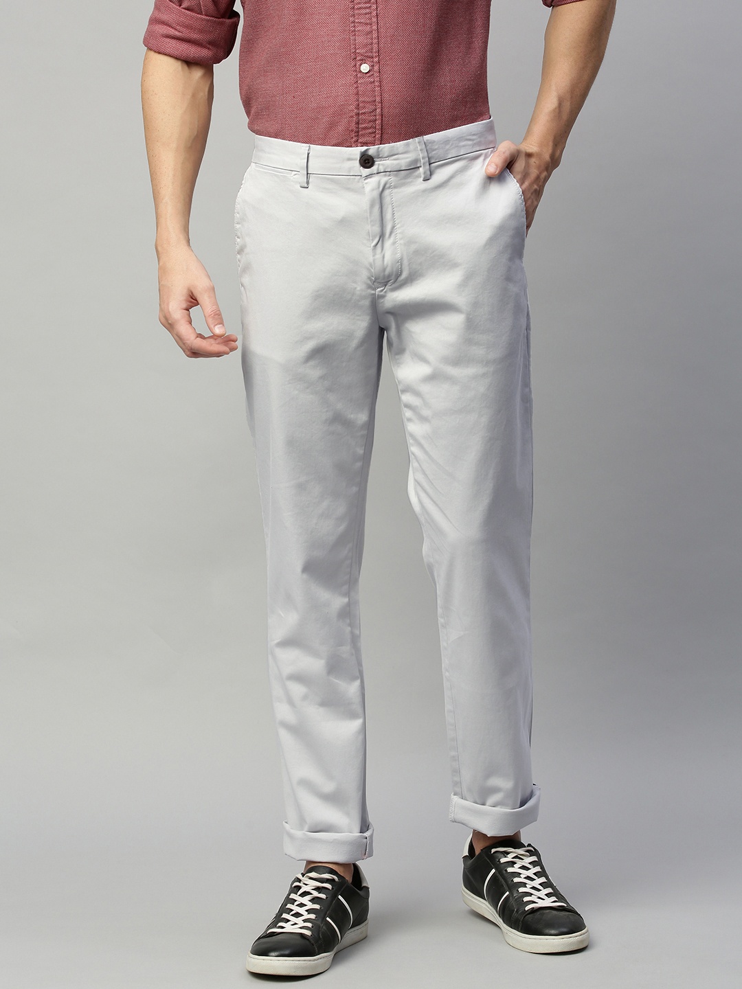 

Tommy Hilfiger Men Grey Regular Fit Solid Chinos