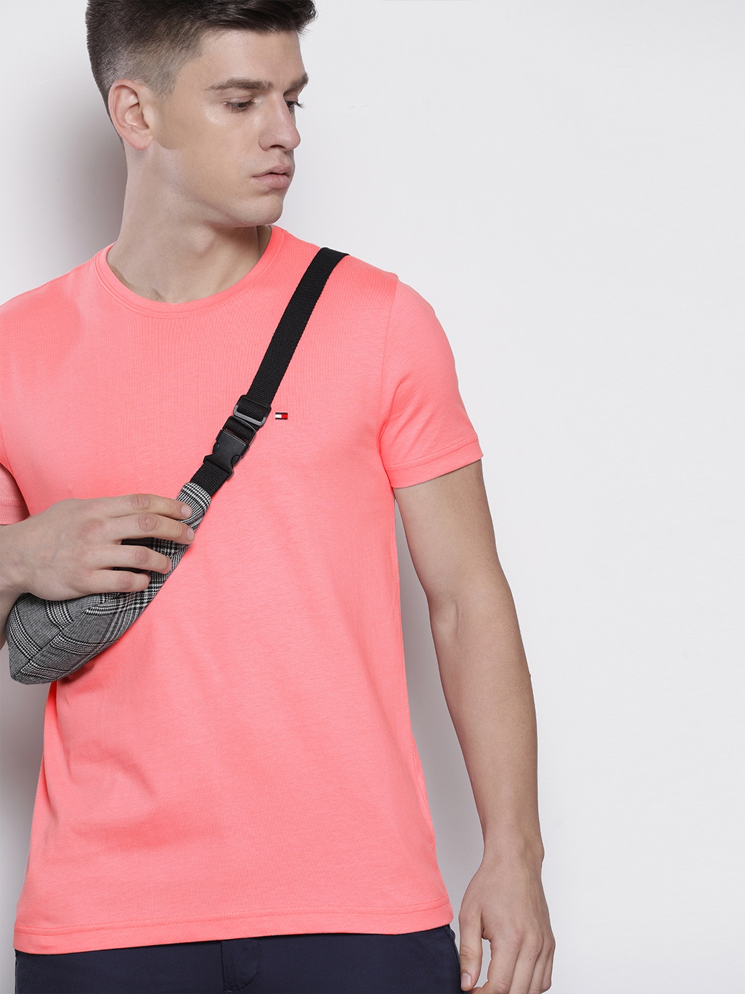 

Tommy Hilfiger Men Pink Solid Round Neck Pure Cotton T-shirt