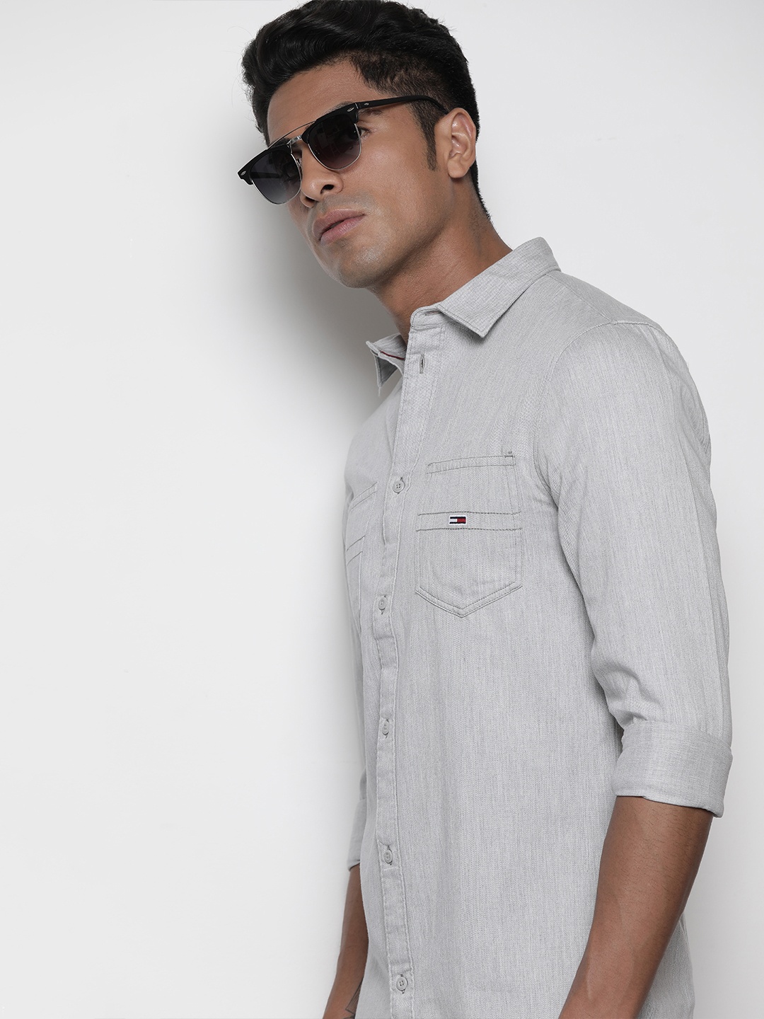 

Tommy Hilfiger Men Grey Solid Slim Fit Casual Shirt