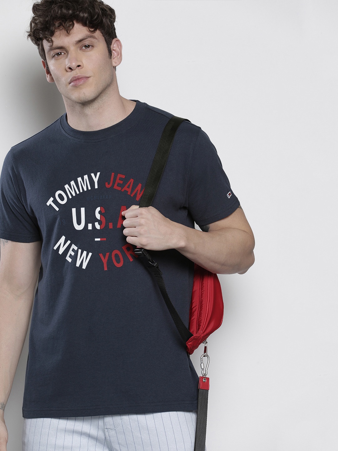 

Tommy Hilfiger Men Navy Blue Printed Round Neck Pure Cotton T-shirt
