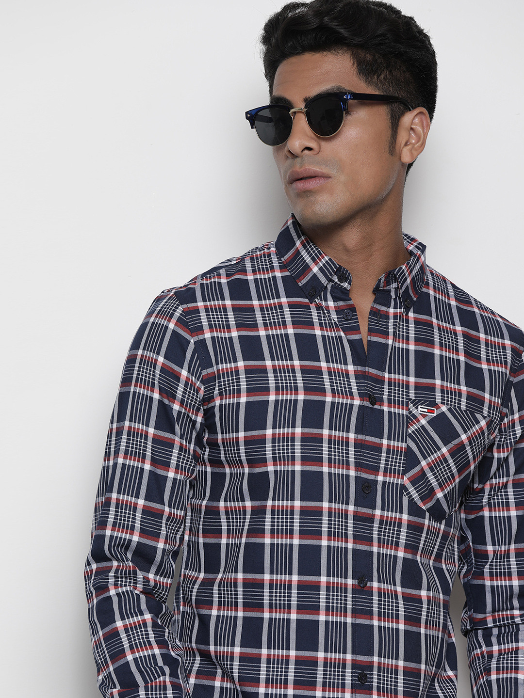 

Tommy Hilfiger Men Navy Blue & White Slim Fit Checked Casual Shirt