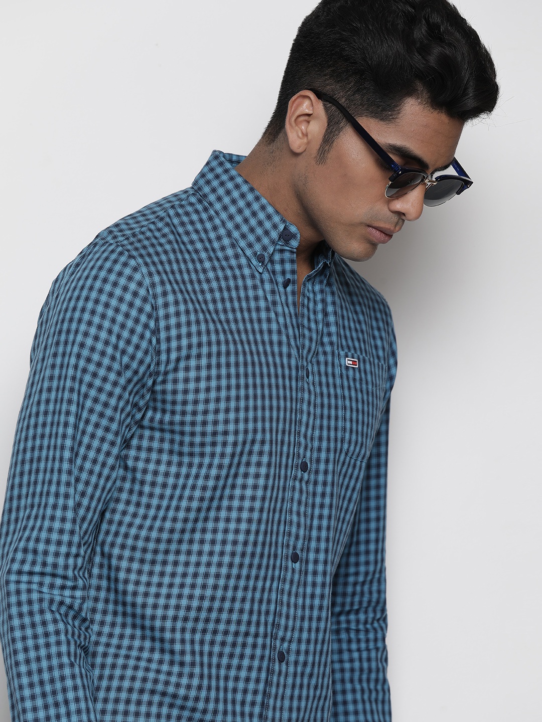

Tommy Hilfiger Men Blue Regular Fit Checked Casual Shirt
