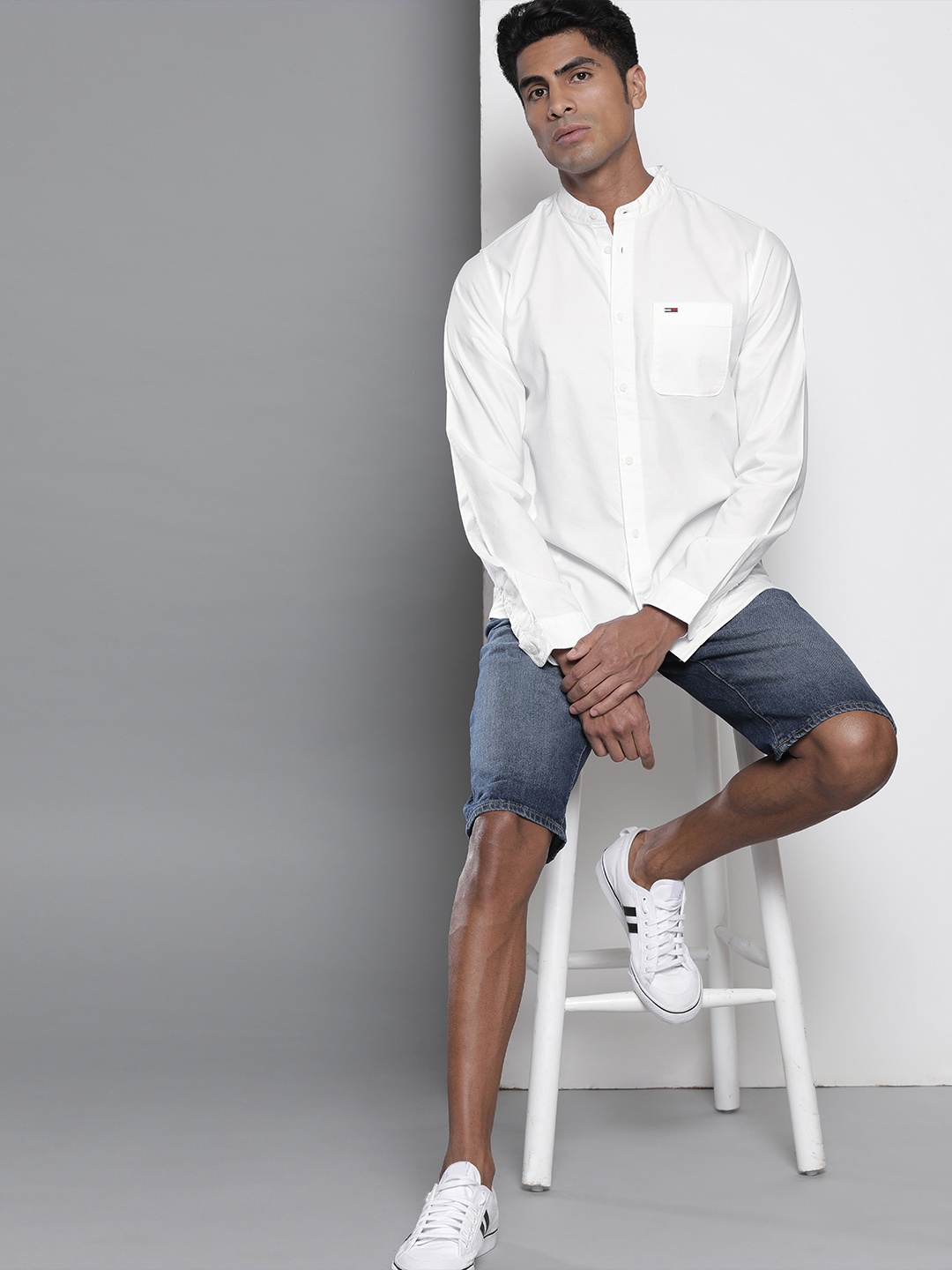 

Tommy Hilfiger Men White Regular Fit Solid Casual Shirt