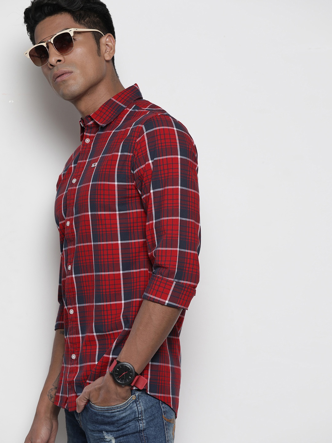 

Tommy Hilfiger Men Red & Navy Blue Regular Fit Checked Casual Shirt