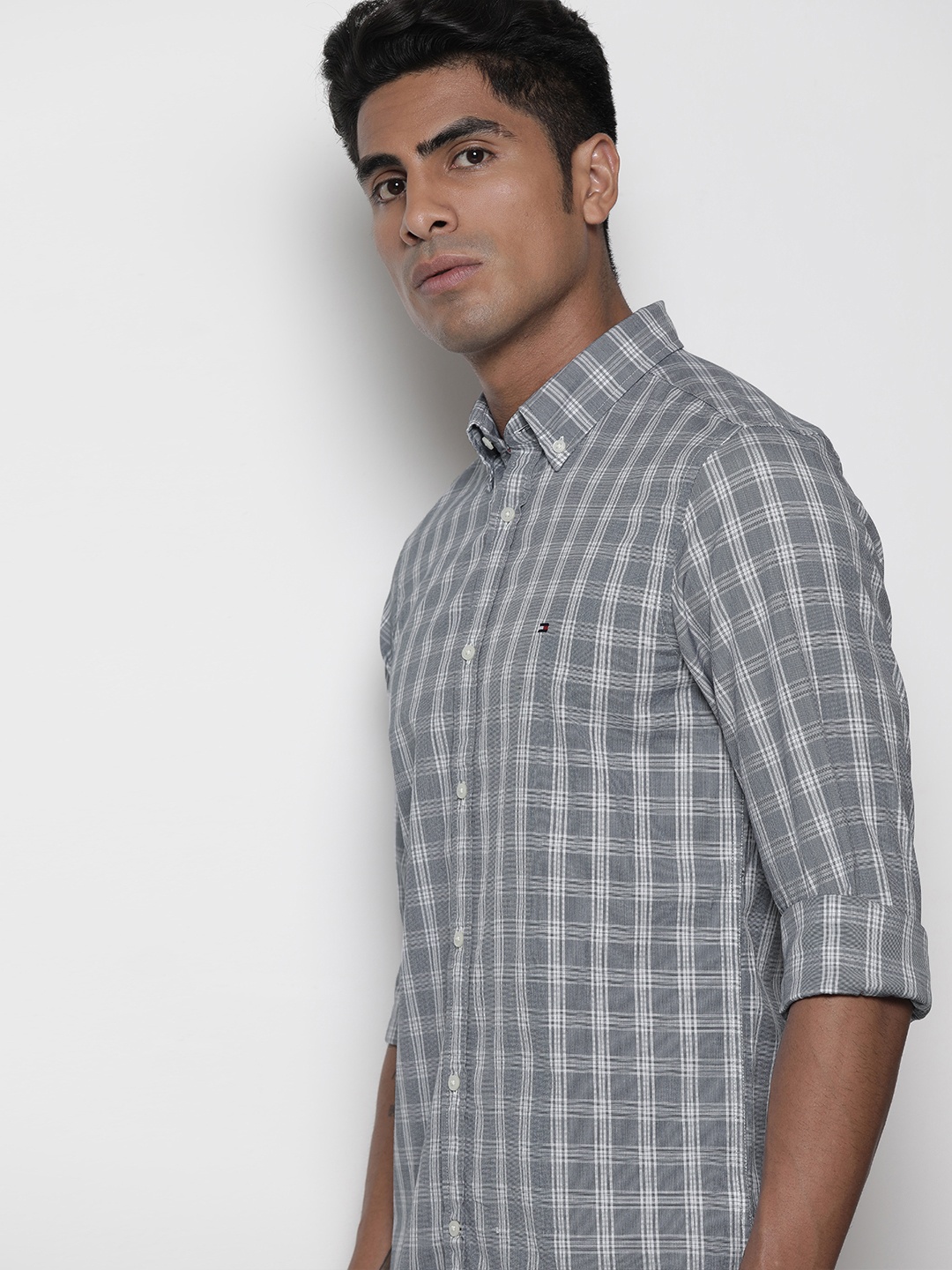 

Tommy Hilfiger Men Navy Blue & White Checked Slim Fit Casual Shirt