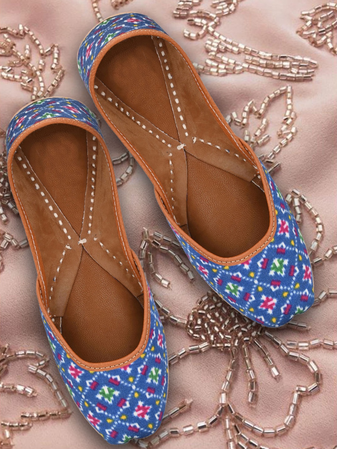 

AADY AUSTIN Women Blue & Pink Printed Leather Mojaris