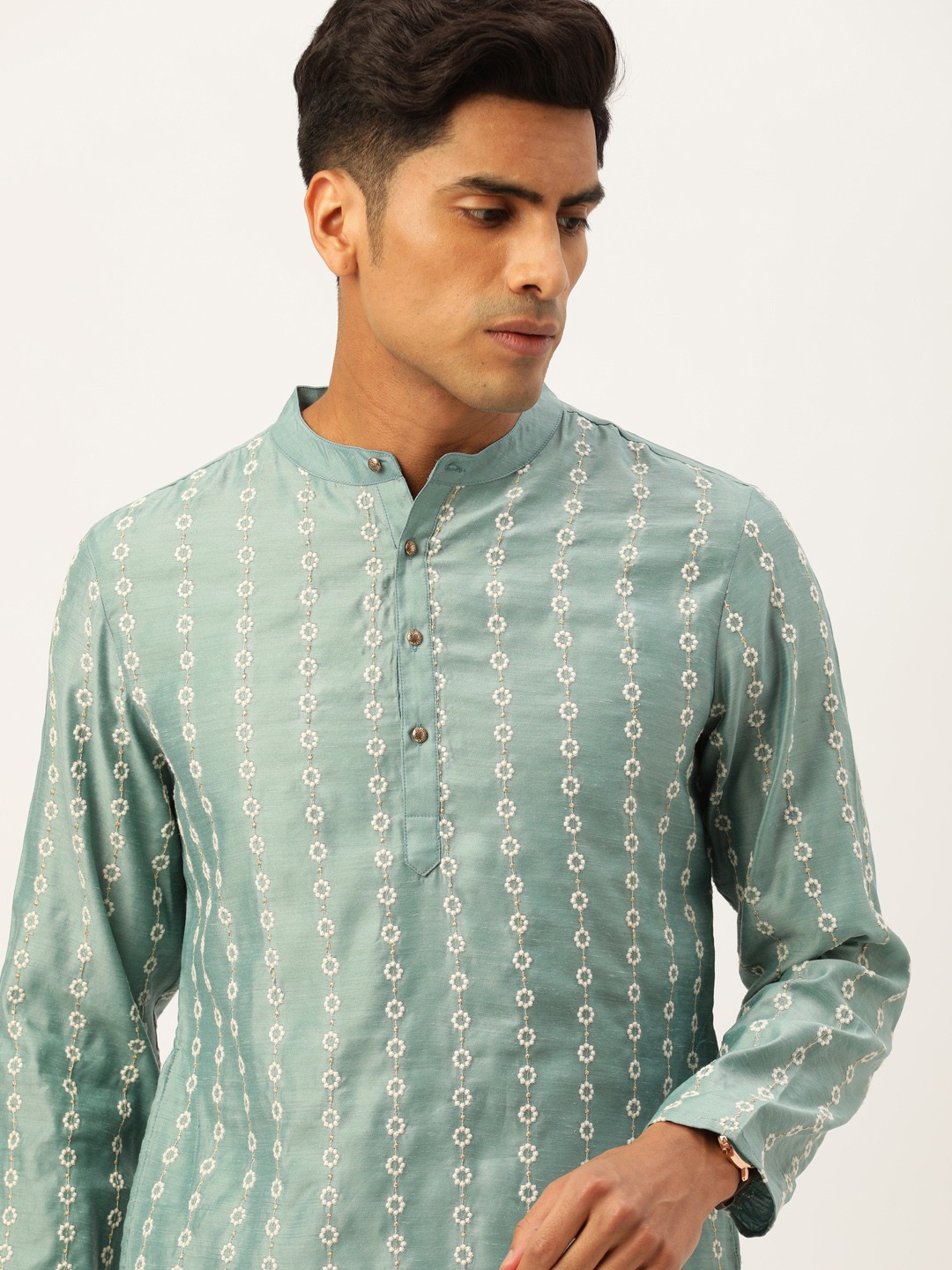 

House of Pataudi Men Green Embroidered Straight Kurta