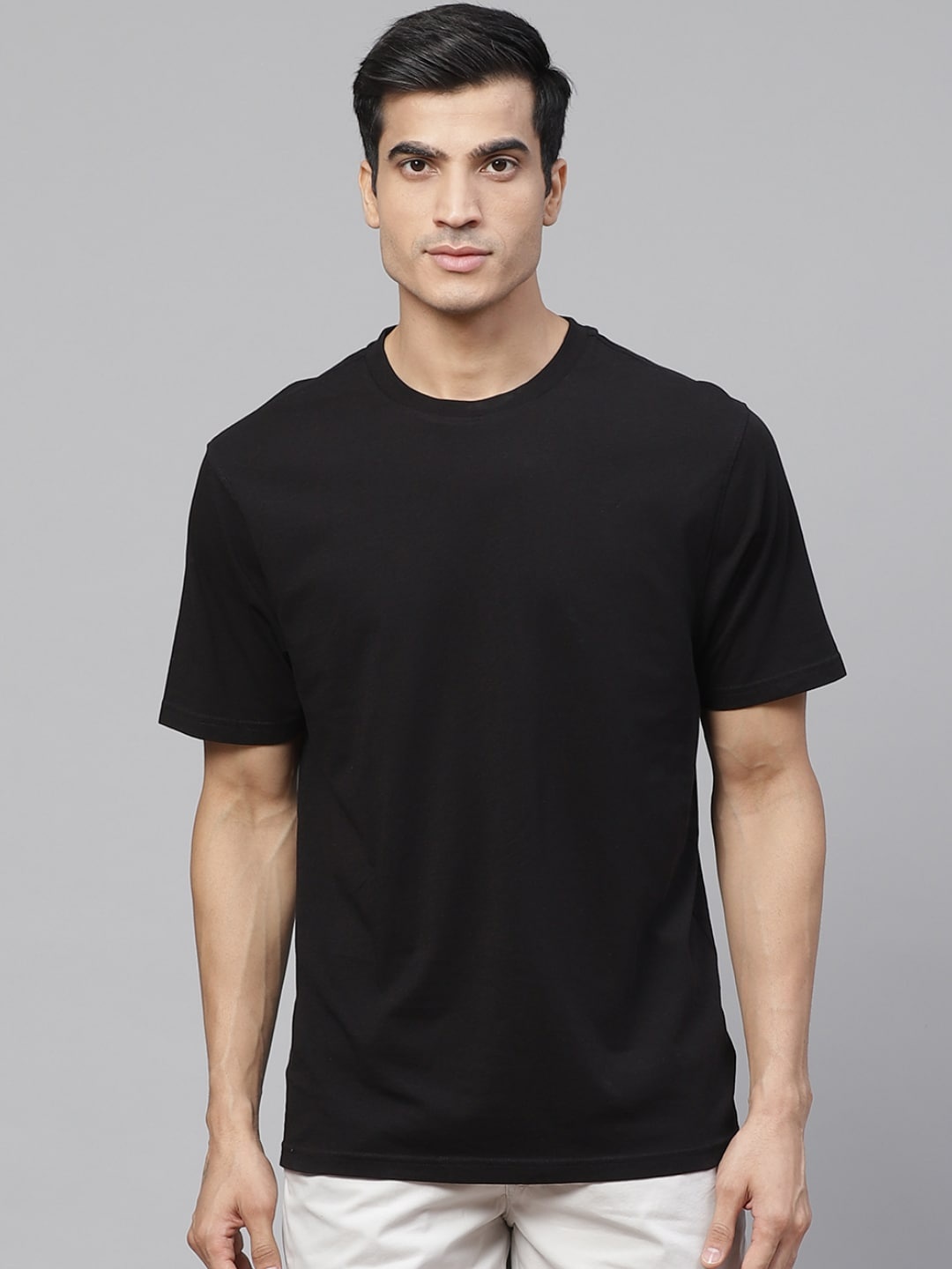 

Marks & Spencer Men Black Solid Round Neck T-shirt