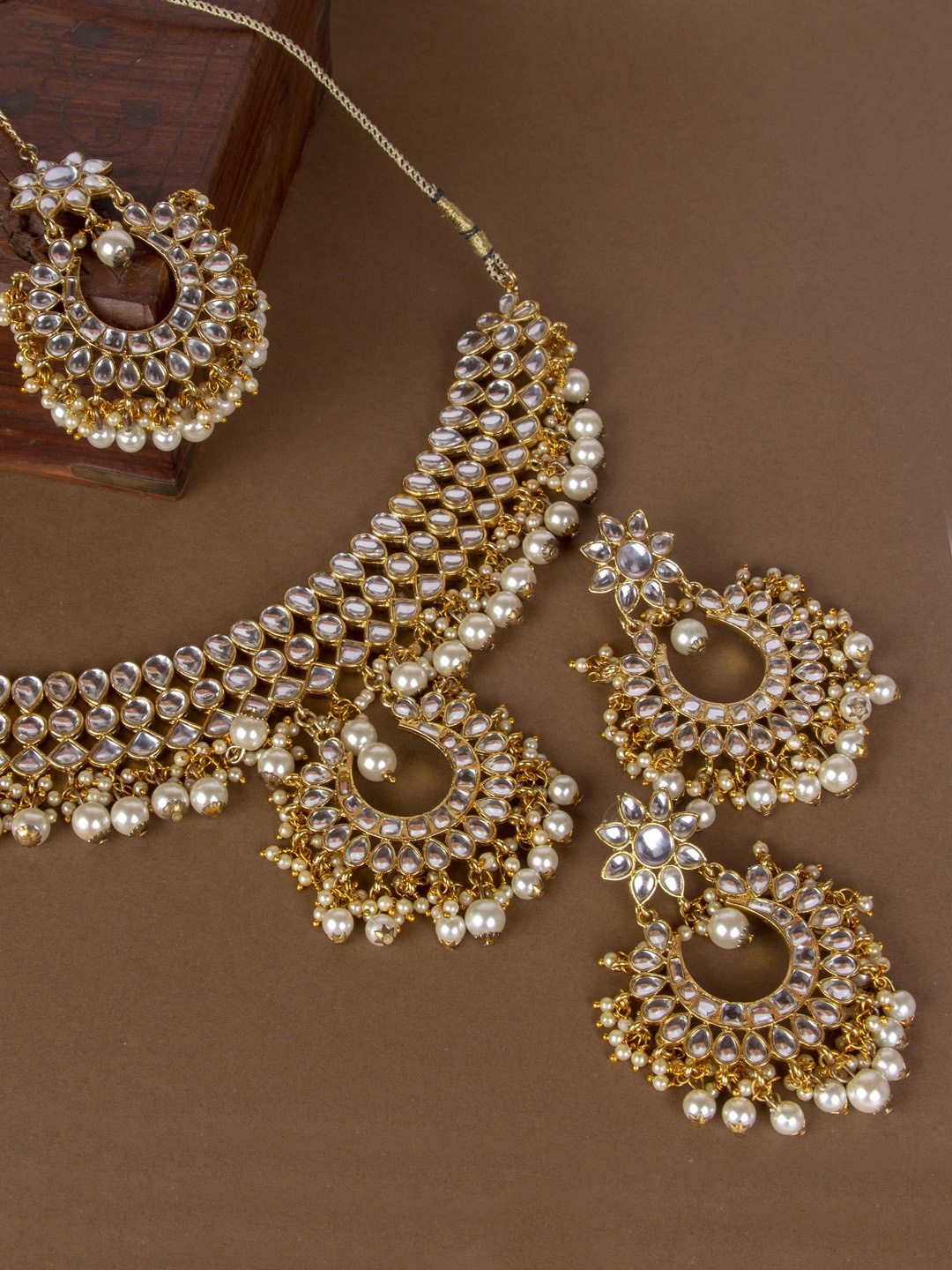 

AccessHer Gold-Toned Kundan & Pearls Bridal Jewellery Set