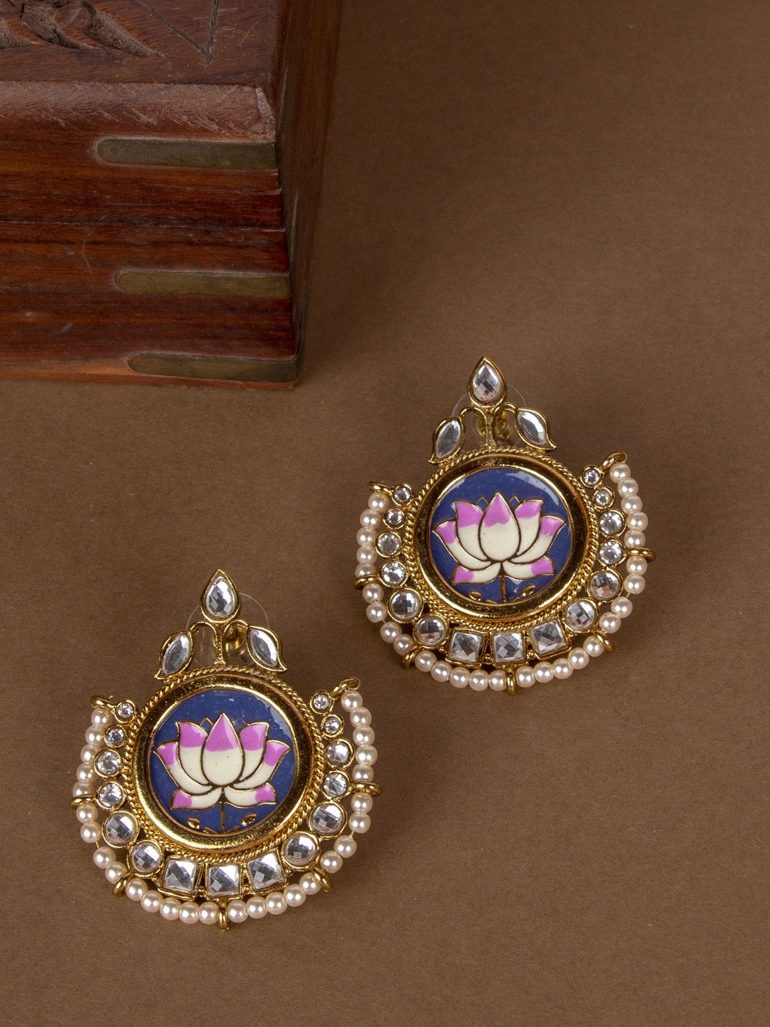 

AccessHer Gold-Toned & White Floral Chandbalis