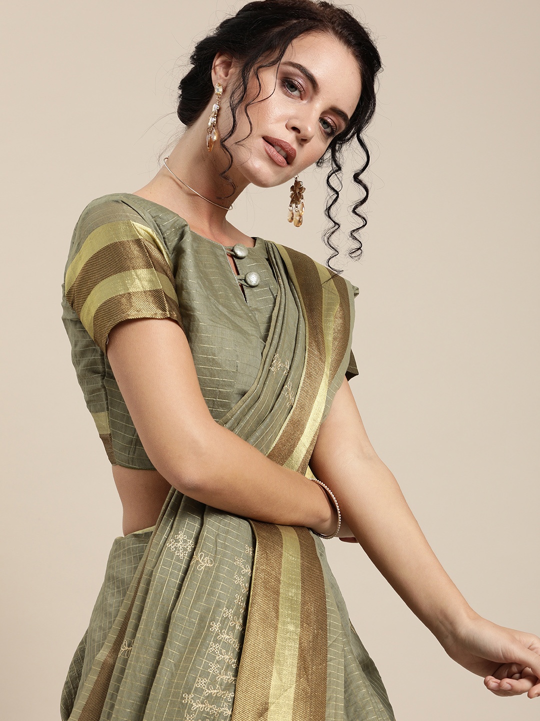 

Mitera Grey & Gold-Coloured Silk Blend Checked Saree with Embroidered Detail