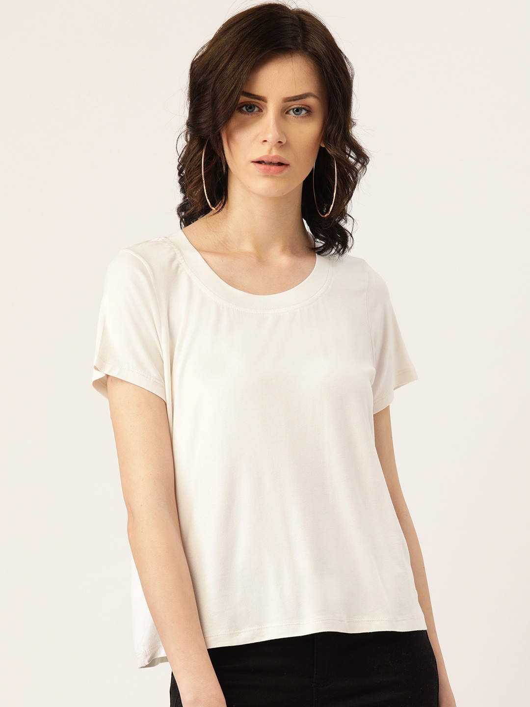 

Rute Women White Solid Round Neck T-shirt