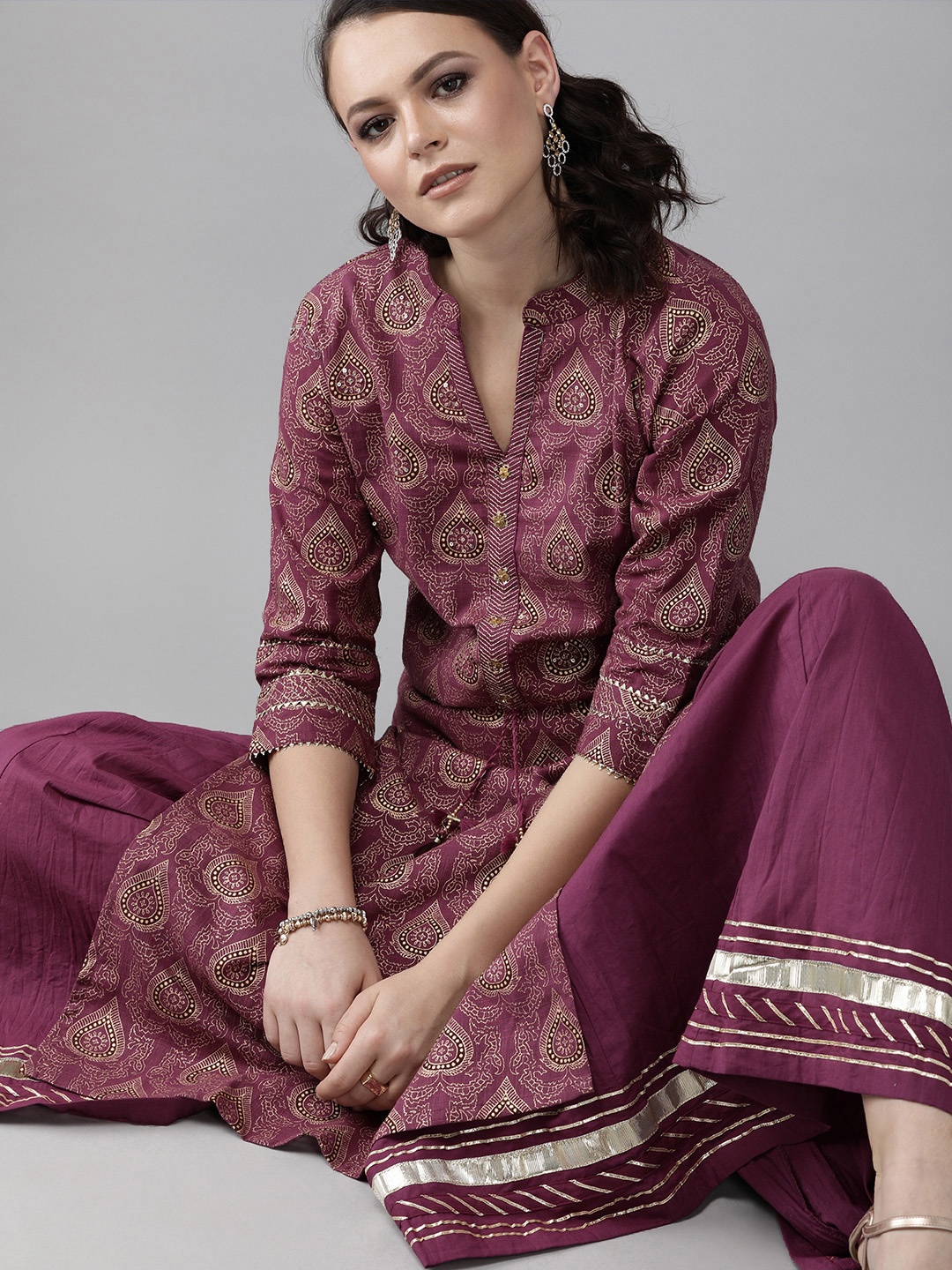 

Ishin Women Purple & Golden Foil Printed Sequinned Kurta with Sharara