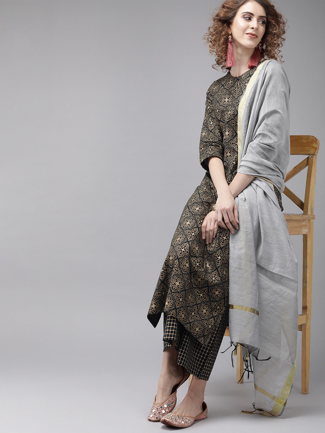 

Indo Era Women Black & Gold-Toned Foil Printed Kurta with Palazzos & Dupatta